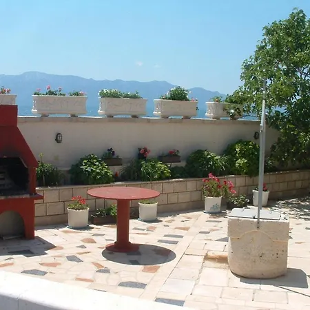 Riva - 10 M From Sea Apartman Sucuraj