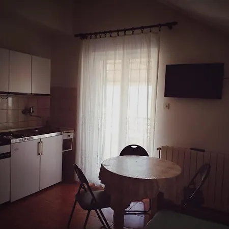Riva - 10 M From Sea Apartman Sucuraj