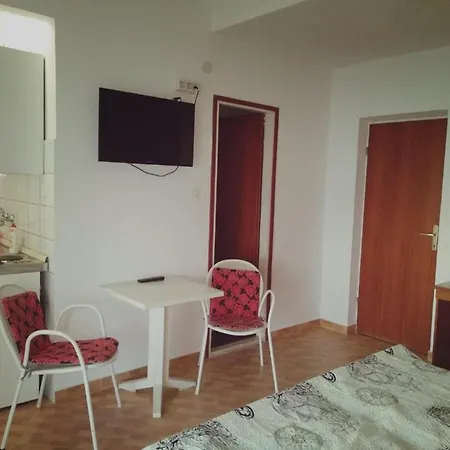 Apartment Riva - 10 M From Sea Sucuraj