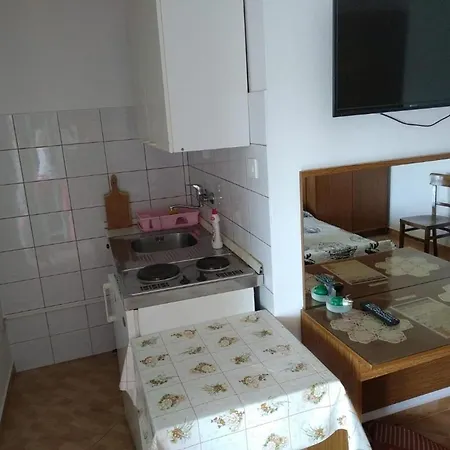 Riva - 10 M From Sea Apartman