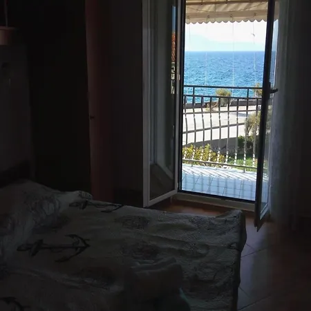 Riva - 10 M From Sea Apartment Sucuraj
